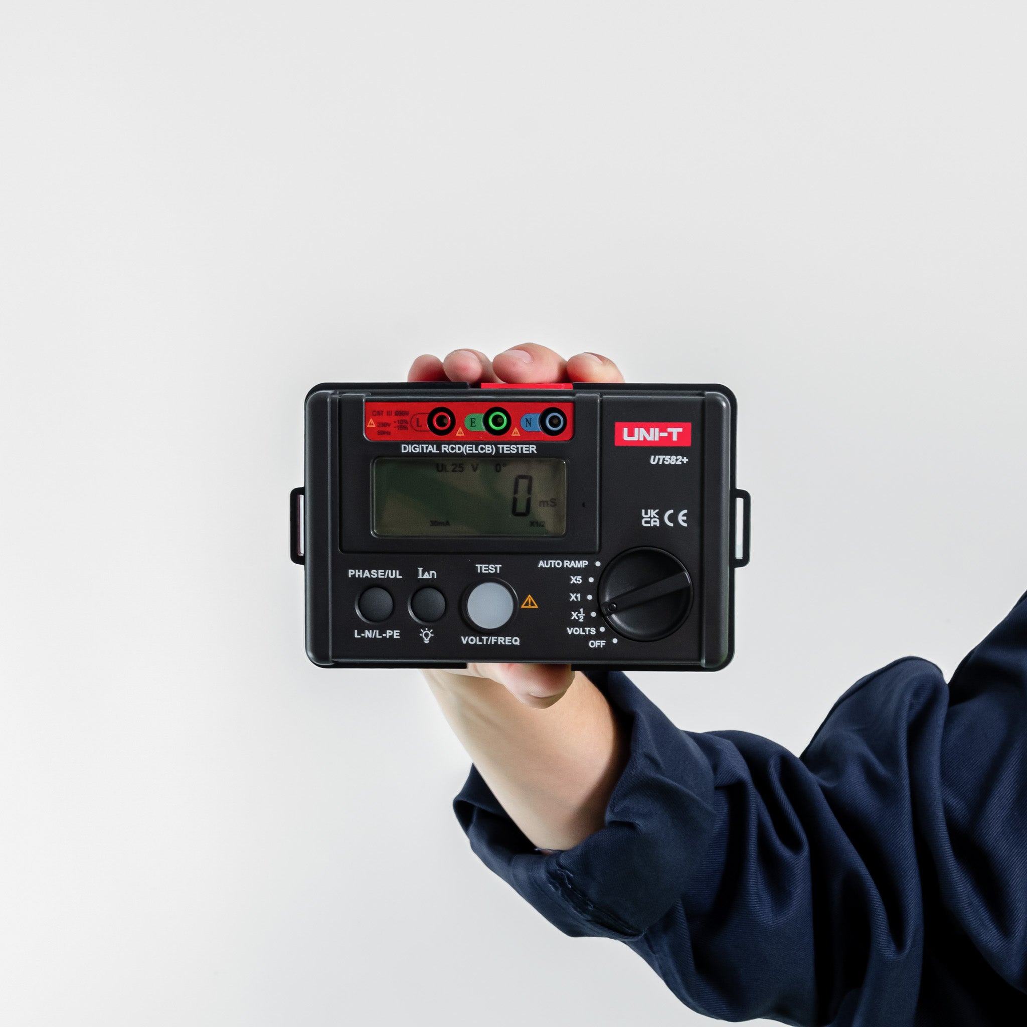 Probador de Disyuntores UNI-T Modelo UT 582+